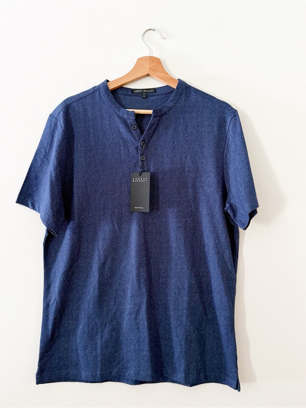 NEW Robert Barakett Cartwright T-Shirt Stretch  Blue Buttons Size Medium NWT.